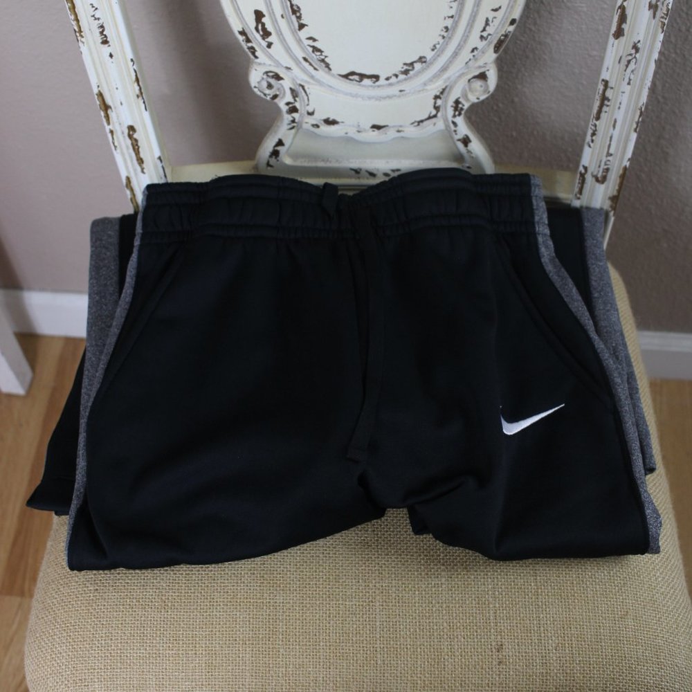 Nike Loose Fit NWT - Picture 3 of 3